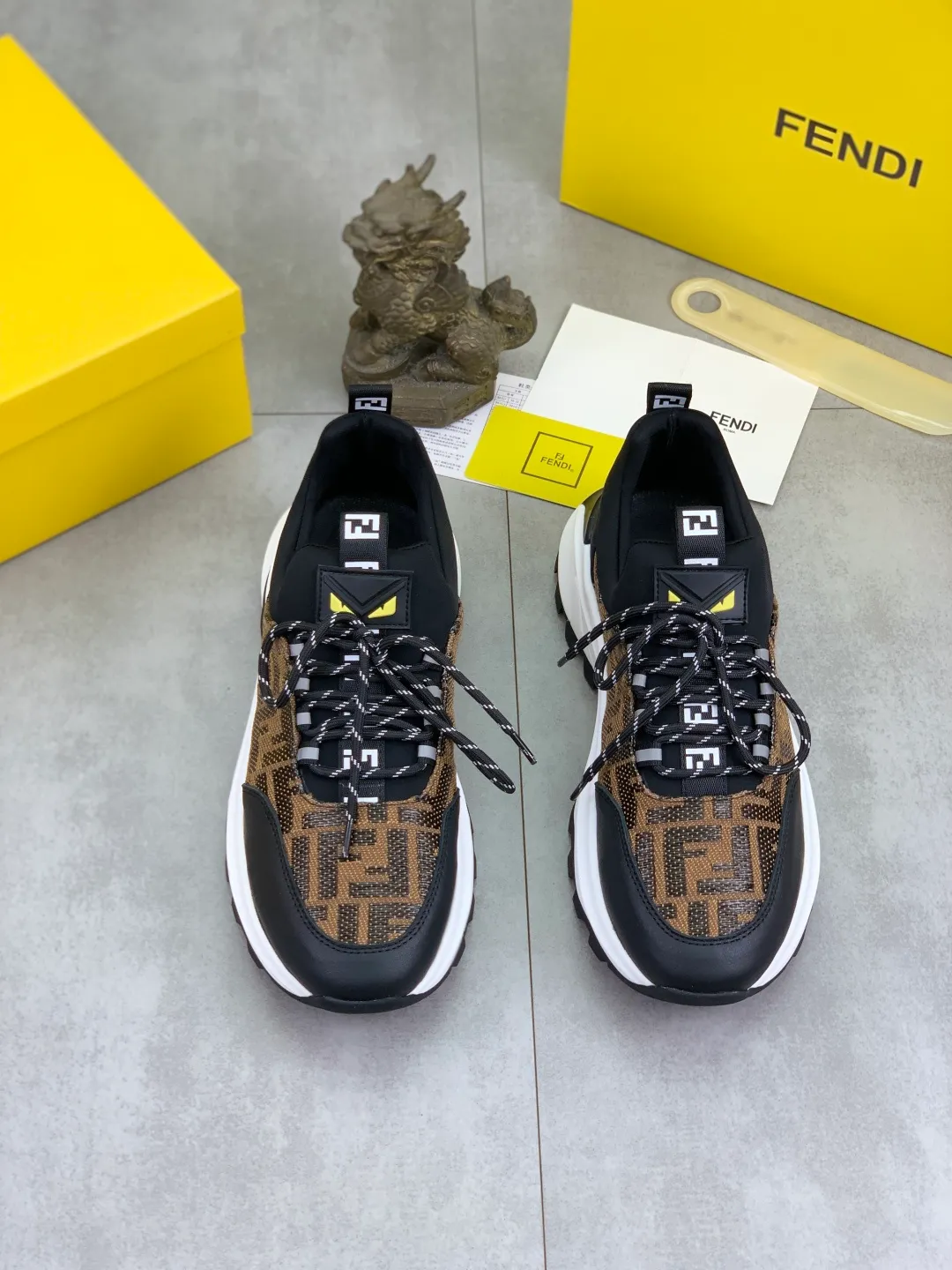 ​Men's shoes 💰P440 💰【New】Little monster 🆘 New FENDI 🕶️🕶️Simple routing effect, showing an elegant and cool driving shoe 🎬Using imported calfskin + first-layer pigskin lining🐂Excellent material🎬Detailed workmanship 🤗Comfortable foot feel➰➰. ​Pair it with any outfit to show your taste and temperament, low-key luxury ♻️Design ​simple and elegant ​noble and fashionable 🍃​Very loved and favored by trendy men 💓❤️Size: 38-44 (45 customized) 3️⃣ colors available